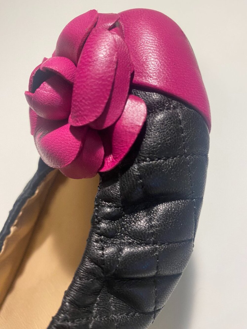 CHANEL Black authentic leather Flats with Hot Pink Camellia Appliqué size 7.5 - Picture 16 of 16